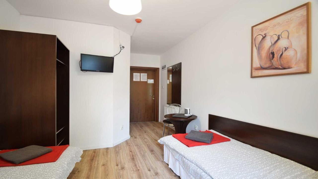 Ow Alfa Hotel Ревал Екстериор снимка