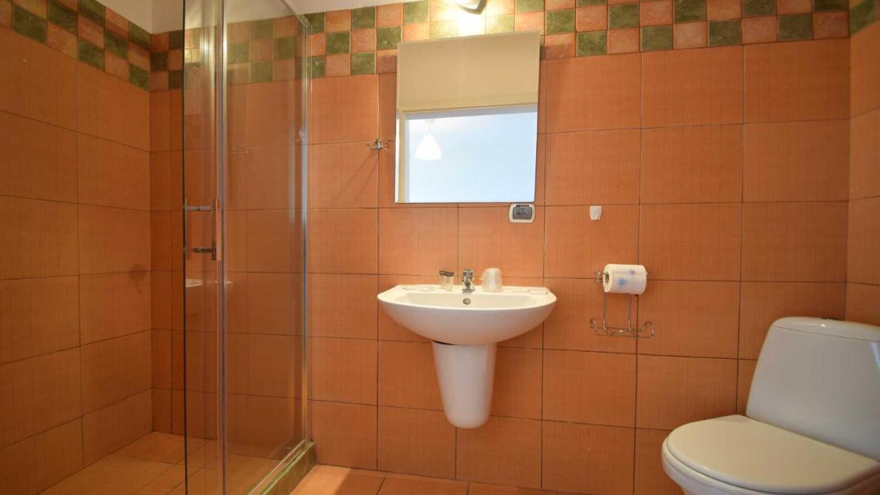 Ow Alfa Hotel Ревал Екстериор снимка