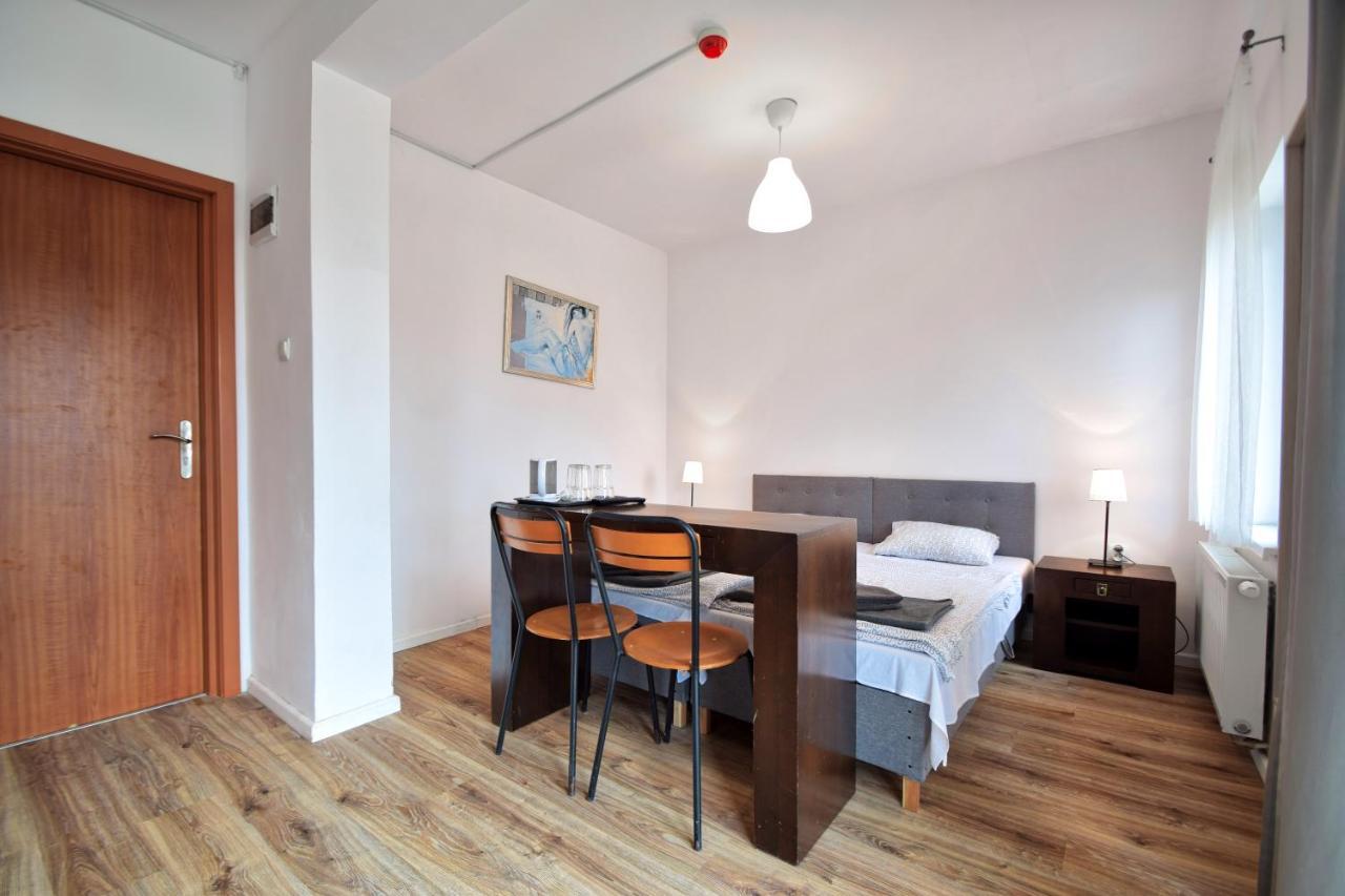 Ow Alfa Hotel Ревал Екстериор снимка