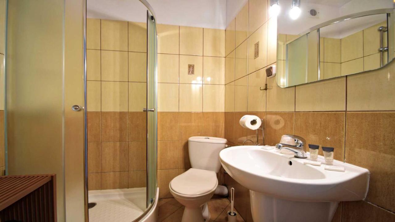 Ow Alfa Hotel Ревал Екстериор снимка